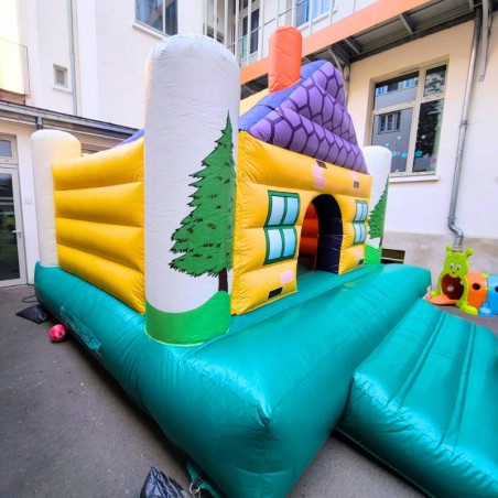 Bouncy Castle Chalet Second Hand - 168-cover