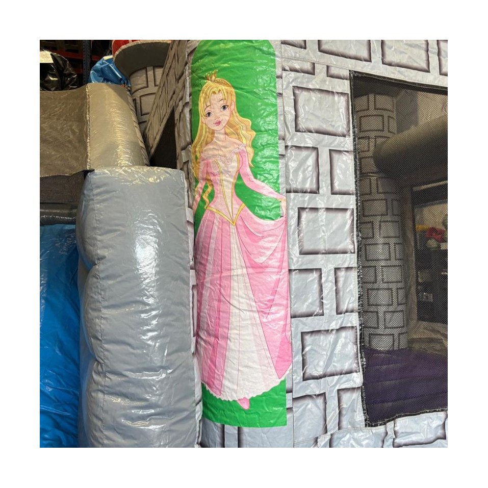 Second Hand Knights Bouncy Castle - 28171 - 6-cover