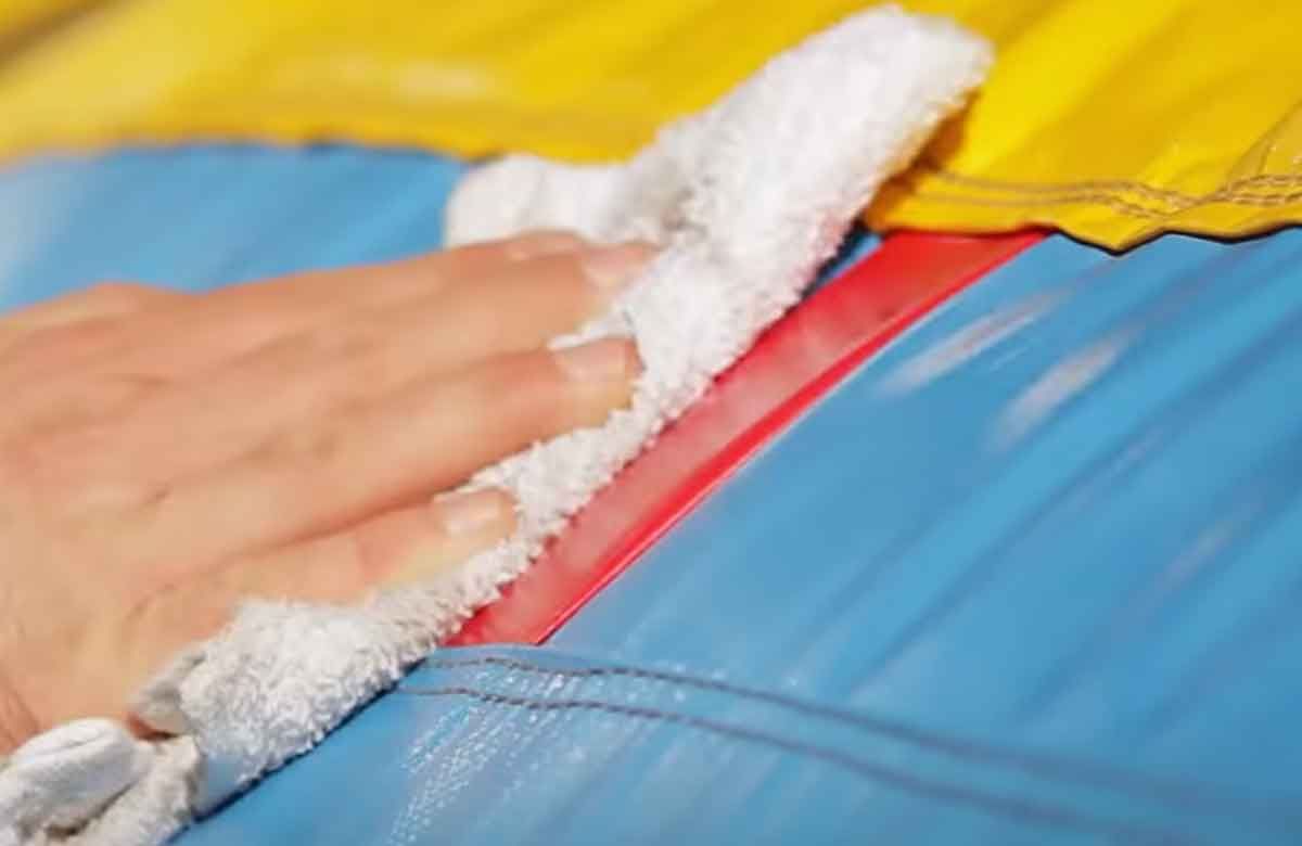 How to clean my inflatable?