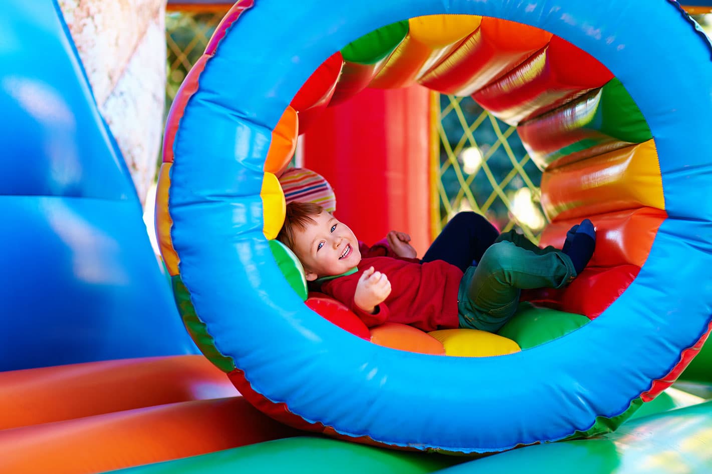 The bouncy castle: the inflatable for young children